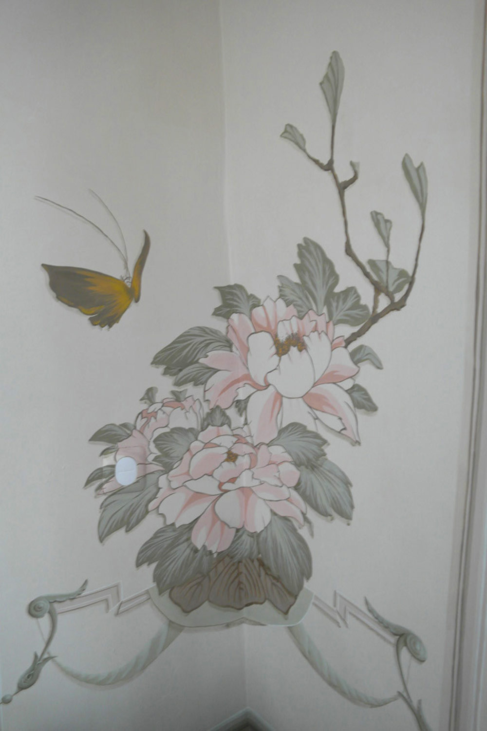 Sophie Canillac muralistes.art Décor mural d’inspiration japonaise : pivoine et papillon