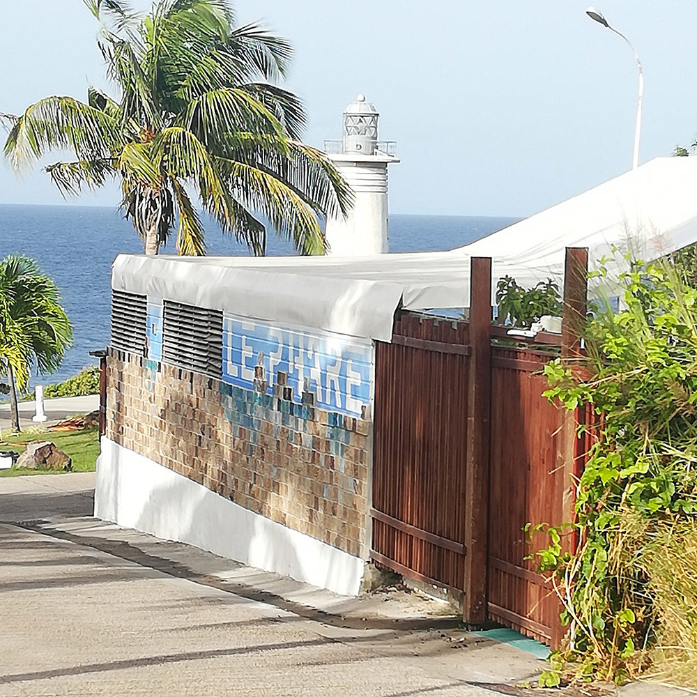 Sophie Canillac muralistes.art La façade achevée - Le phare, Vieux fort, Guadeloupe