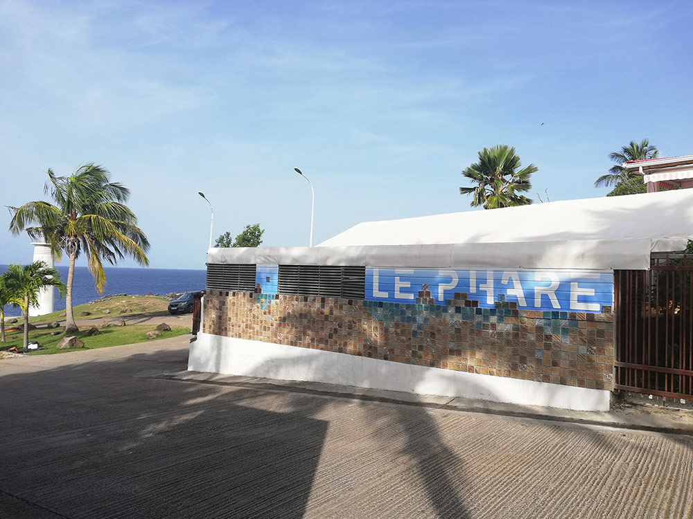 Sophie Canillac muralistes.art Décor de facade du restaurant le Phare, vieux Fort, Guadeloupe