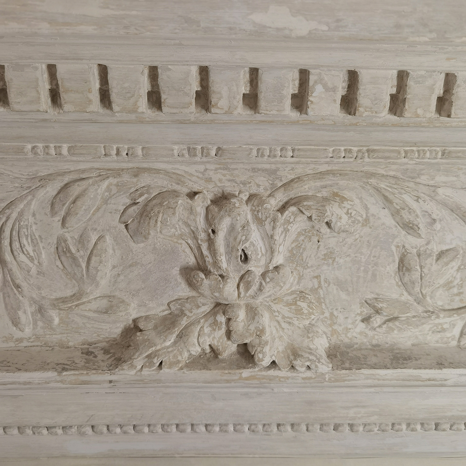 Restauration d’un plafond en gypseries